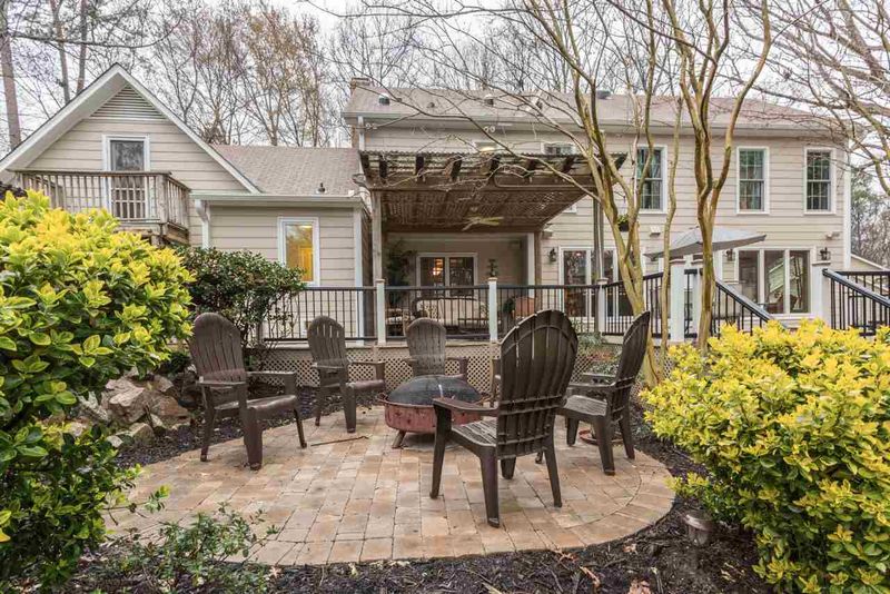 8400 Stonegate Dr, Raleigh, NC 27615