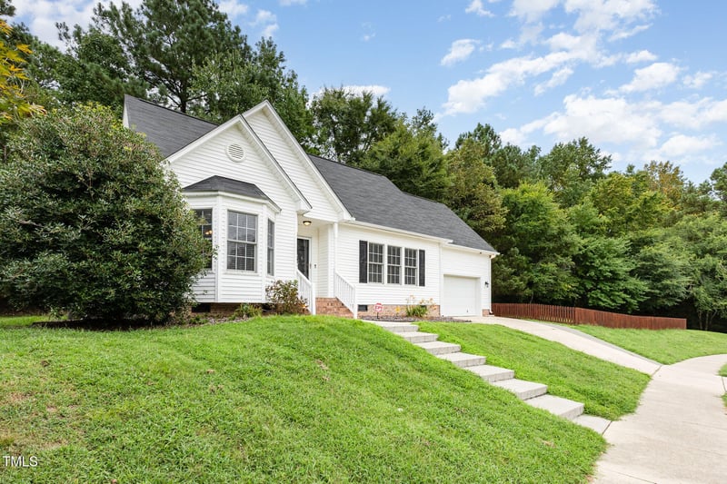 8401 Hobhouse Cir, Raleigh, NC 27615