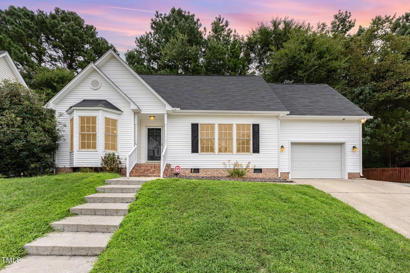 8401 Hobhouse Cir, Raleigh, NC 27615