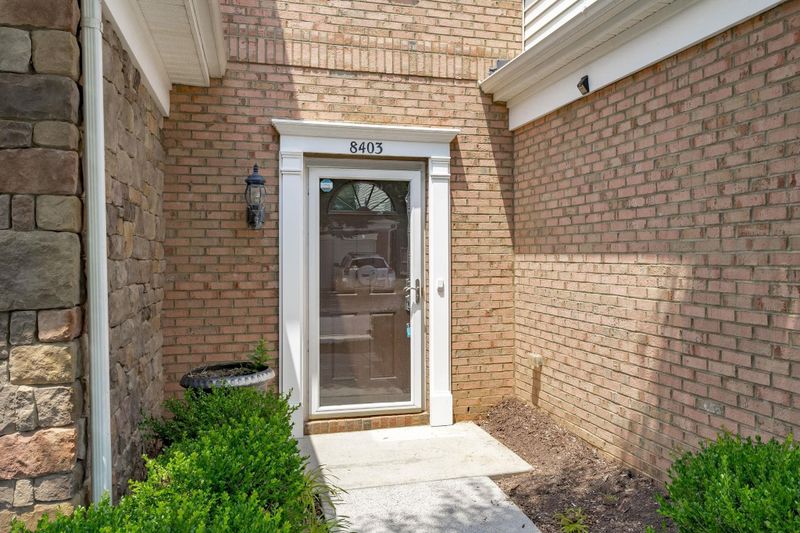 8403 Pilots View Dr, Raleigh, NC 27617