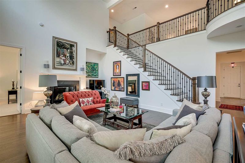 8404 Rosiere Dr, Cary, NC 27518