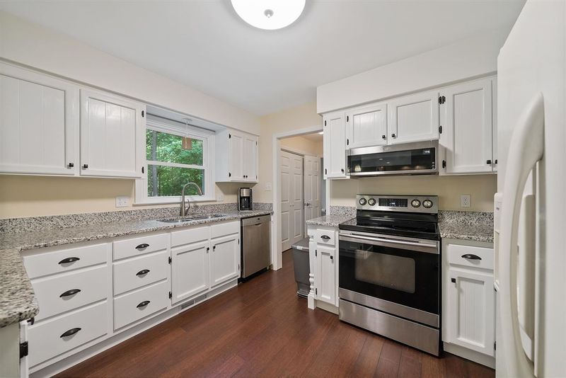 8404 Stonegate Dr, Raleigh, NC 27615