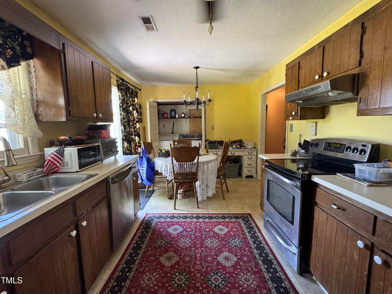 8405 Falcon Crest Cir, Angier, NC 27501