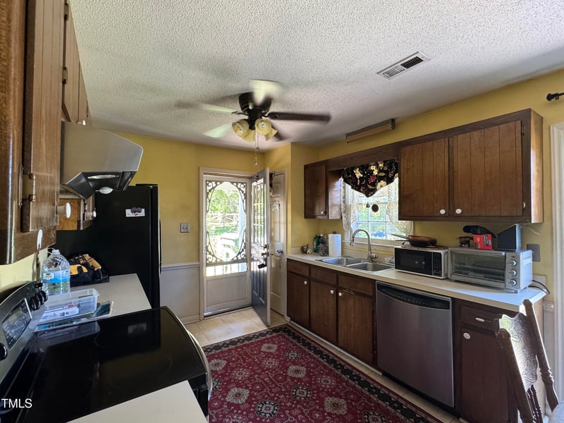 8405 Falcon Crest Cir, Angier, NC 27501