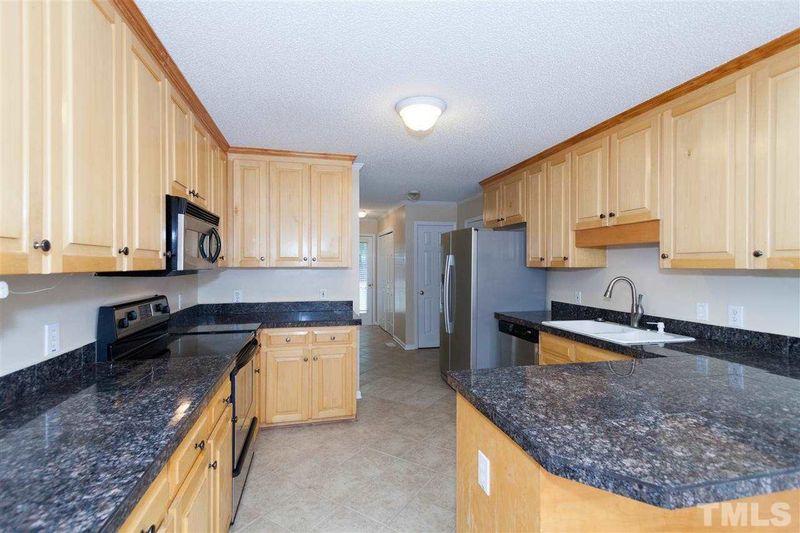 8405 Fawncrest Dr, Raleigh, NC 27603