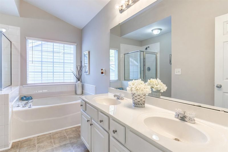 8408 Whisper Ridge Pl, Raleigh, NC 27613