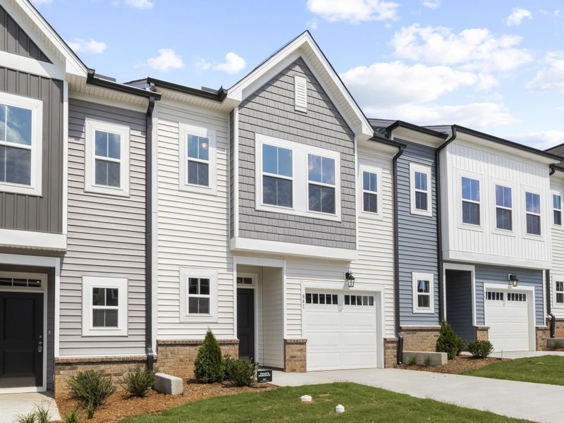 841 Oak Center Dr, Raleigh, NC 27610