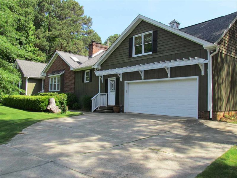 8412 Two Courts Dr, Raleigh, NC 27613