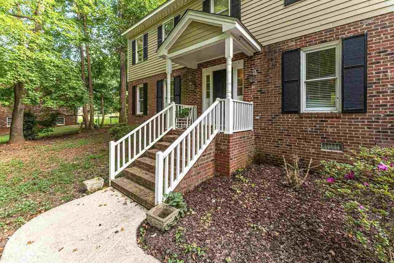 8416 Two Courts Dr, Raleigh, NC 27613