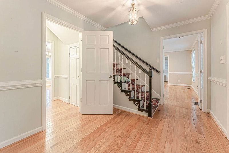 8416 Two Courts Dr, Raleigh, NC 27613