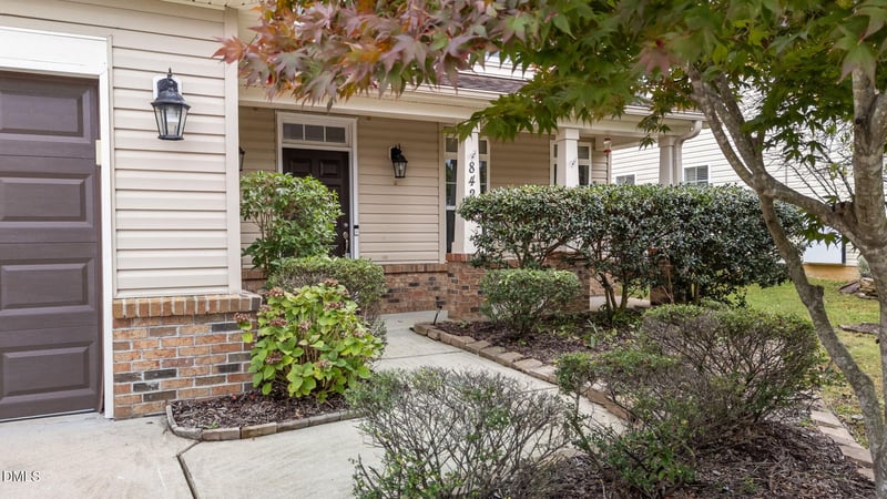 842 New Charleston Dr, Fuquay Varina, NC 27526