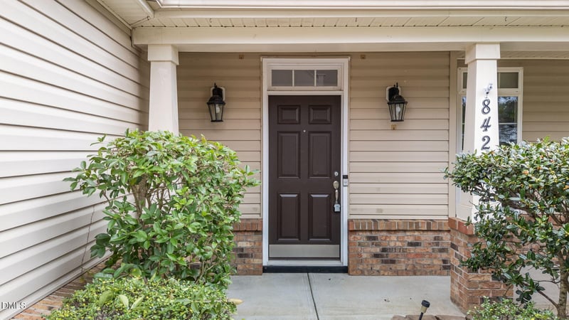 842 New Charleston Dr, Fuquay Varina, NC 27526