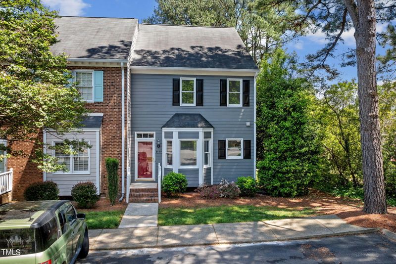 8420 Wycombe Ln, Raleigh, NC 27615