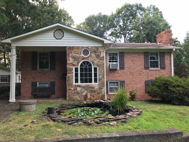 8421 Camellia Dr, Raleigh, NC 27613