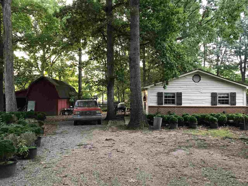 8421 Camellia Dr, Raleigh, NC 27613
