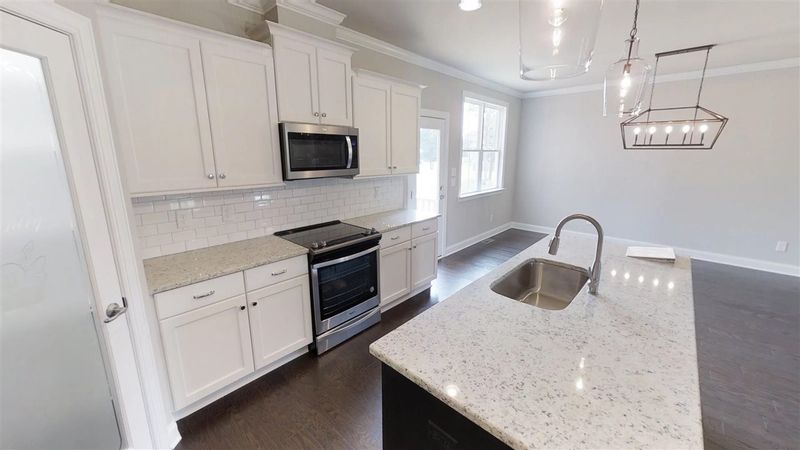 8421 Traceway Dr, Zebulon, NC 27597