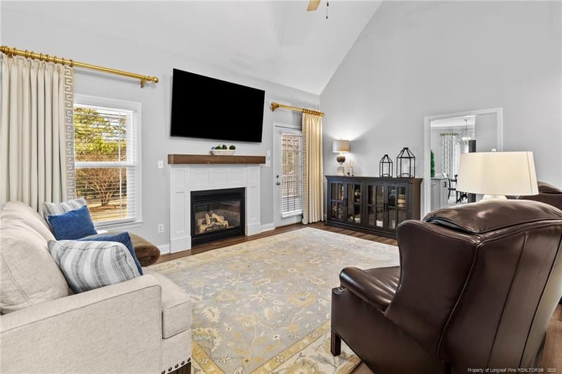 8422 Foxtrail Dr, Fayetteville, NC 28311