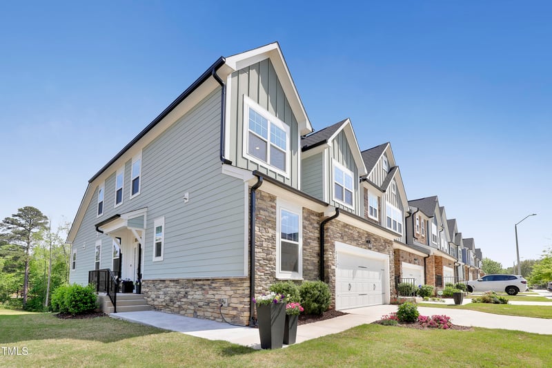 8426 Garnet Rose Ln, Raleigh, NC 27615