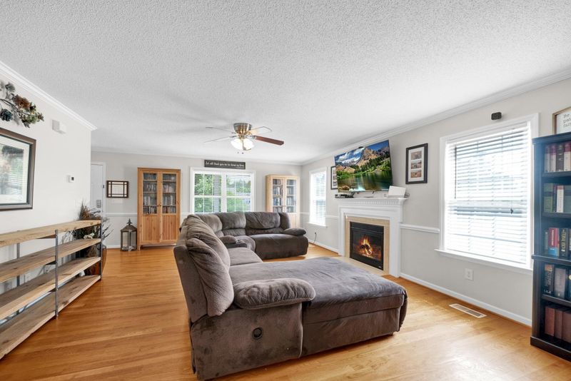 843 Sunrise Dr, Garner, NC 27529