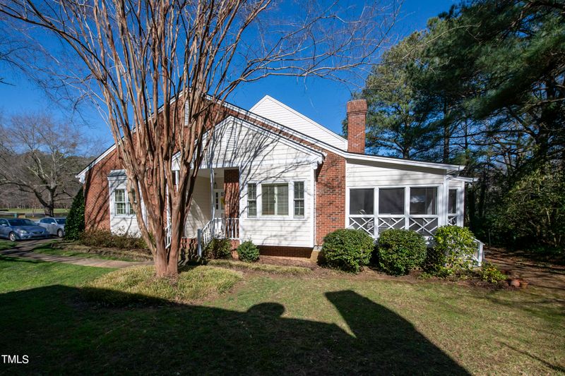 8432 Wycombe Ln, Raleigh, NC 27615