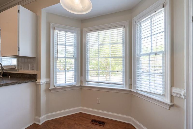 8433 Wycombe Ln, Raleigh, NC 27615