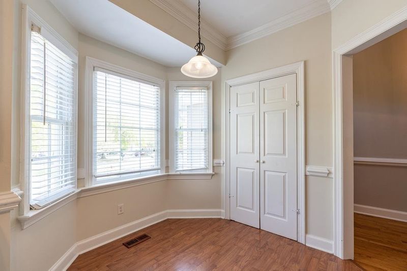 8433 Wycombe Ln, Raleigh, NC 27615