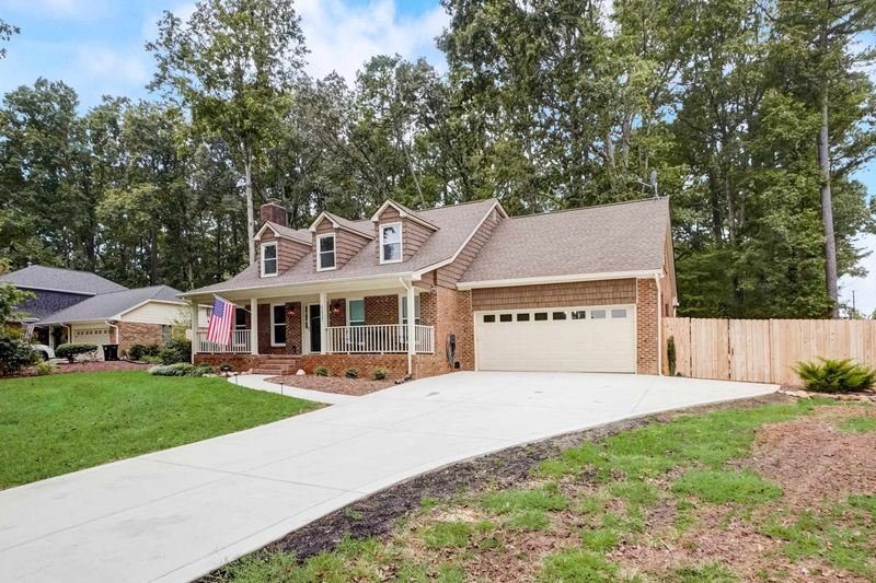 8437 Two Courts Dr, Raleigh, NC 27613