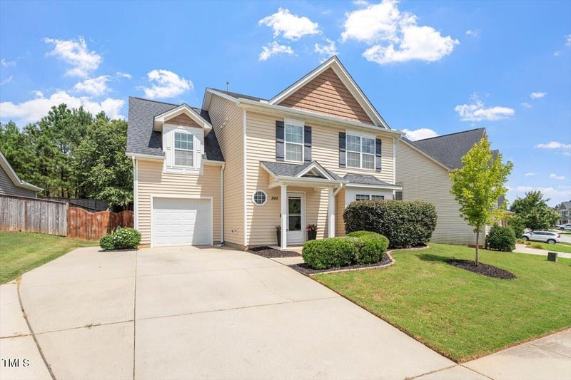 845 Bridlemine Dr, Fuquay Varina, NC 27526