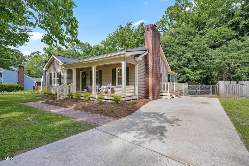 847 Maple Ln, Fuquay Varina, NC 27526