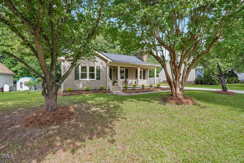 847 Maple Ln, Fuquay Varina, NC 27526