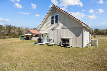 848 Chair Factory Rd, Whiteville, NC 28472