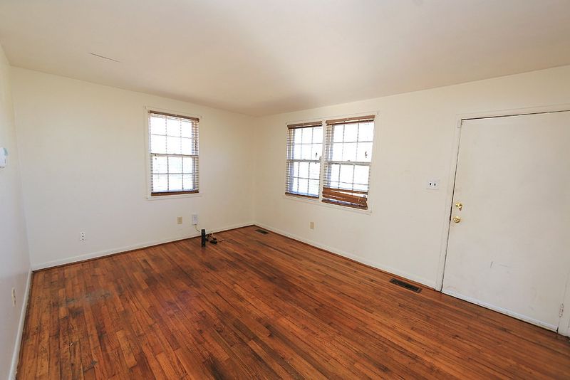 848 Newcombe Rd, Raleigh, NC 27610