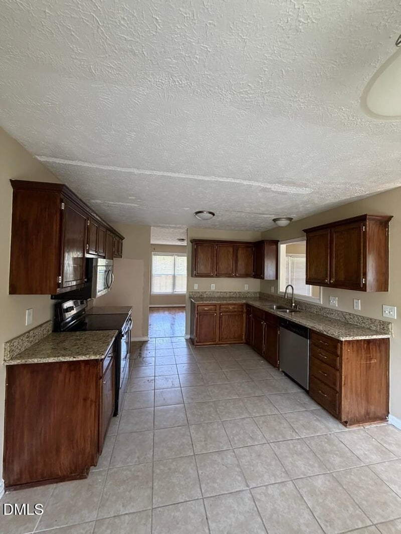 849 Santiato Dr, Fayetteville, NC 28314