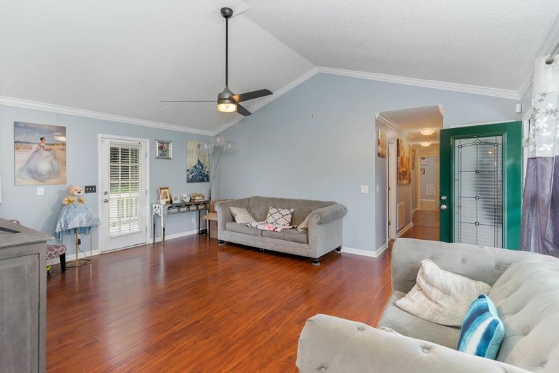 85 Candlewood Dr, Zebulon, NC 27597
