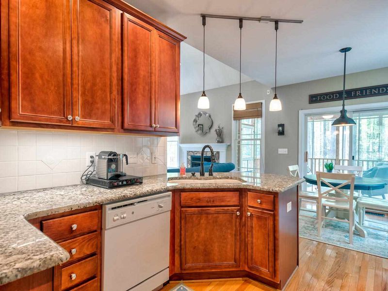 85 Highview Dr, Youngsville, NC 27596