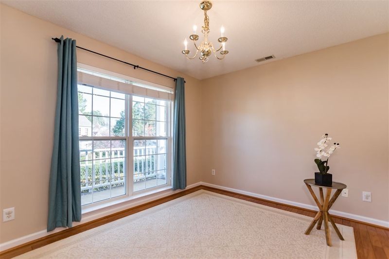 8501 Erinsbrook Dr, Raleigh, NC 27613