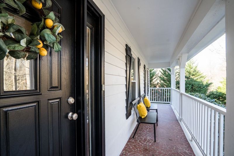 8501 Southampton Dr, Raleigh, NC 27516