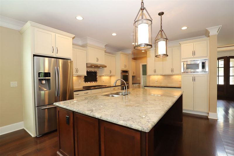 8508 Wynhurst Ct, Raleigh, NC 27613