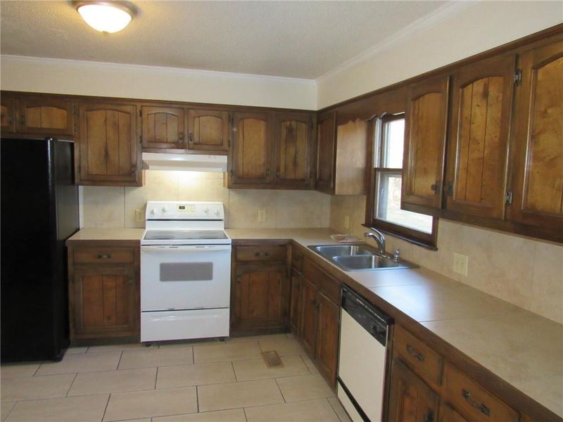 851 Wiltshire Dr, Burlington, NC 27217