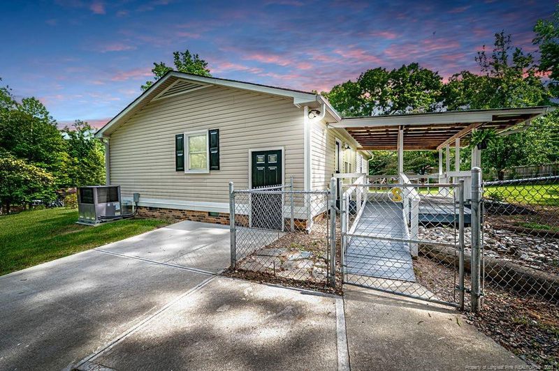 8512 Peach Tree Dr, Sanford, NC 27330
