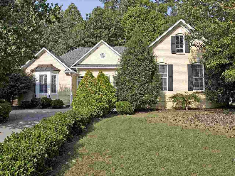 8513 Barrett Hall Dr, Wake Forest, NC 27587