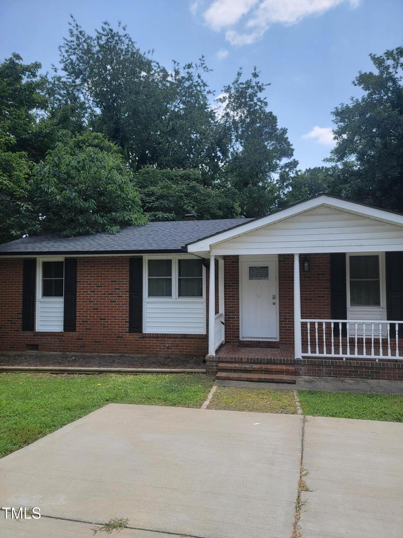 852 Newcombe Rd, Raleigh, NC 27610