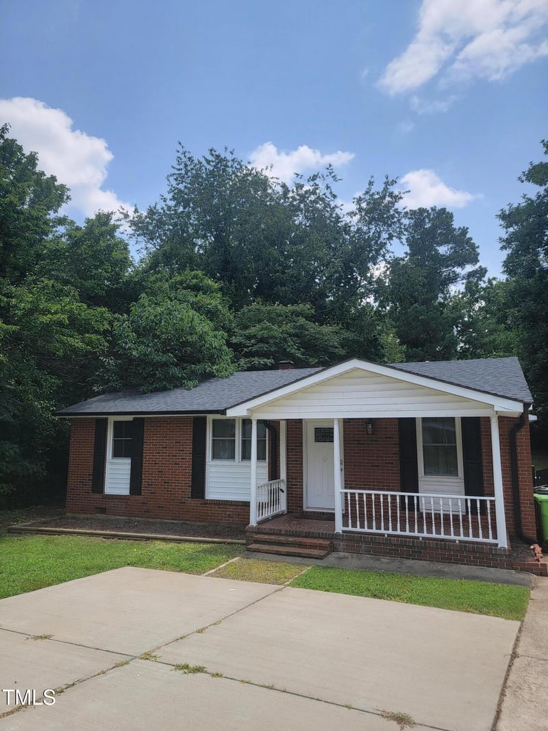 852 Newcombe Rd, Raleigh, NC 27610