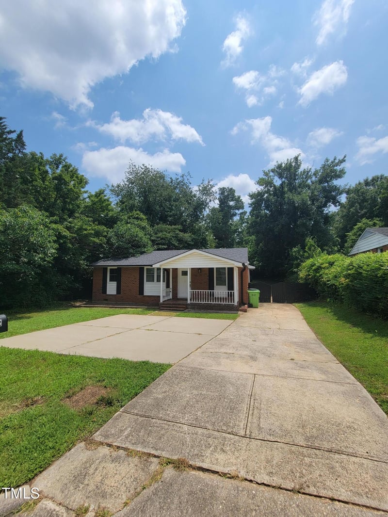 852 Newcombe Rd, Raleigh, NC 27610