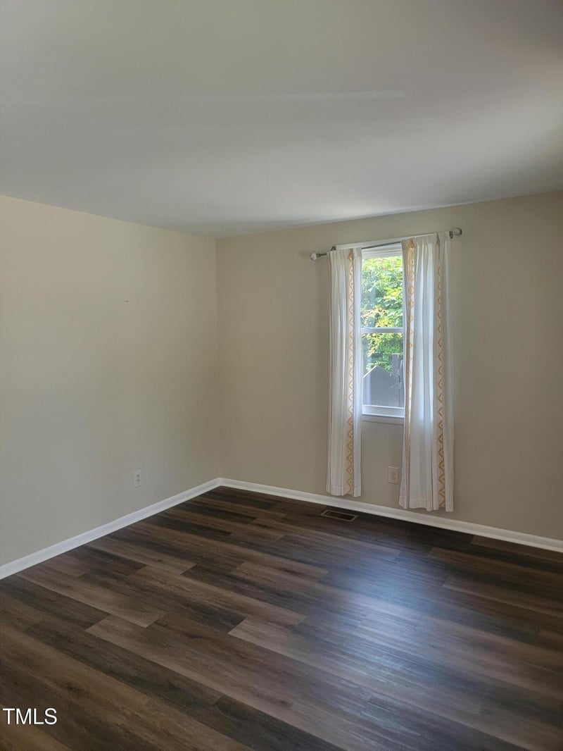 852 Newcombe Rd, Raleigh, NC 27610
