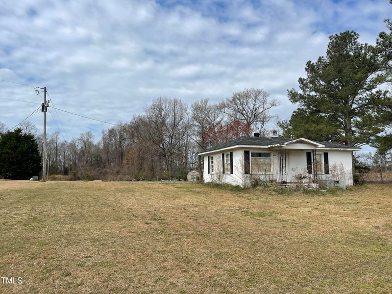 852 Old Stage Rd S, Erwin, NC 28339