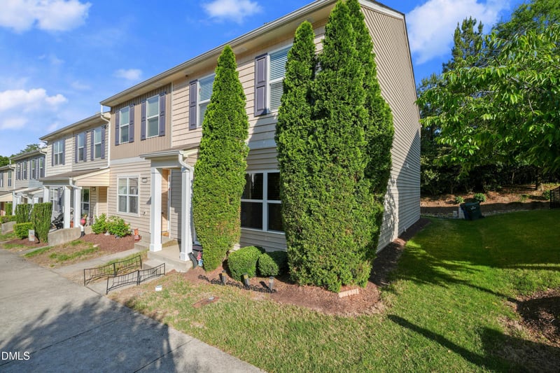 8520 Quarton Dr, Raleigh, NC 27616