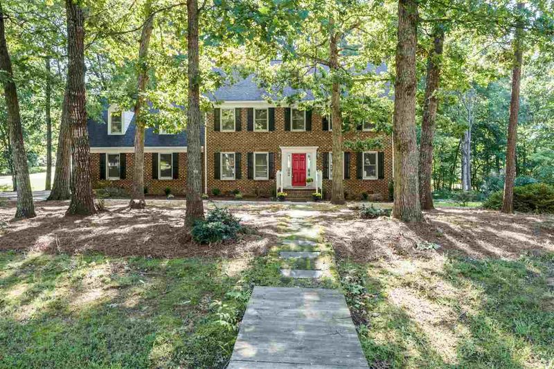 8520 Seagate Dr, Raleigh, NC 27615