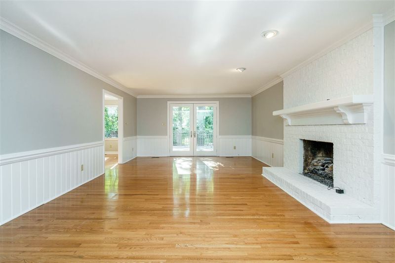 8520 Seagate Dr, Raleigh, NC 27615