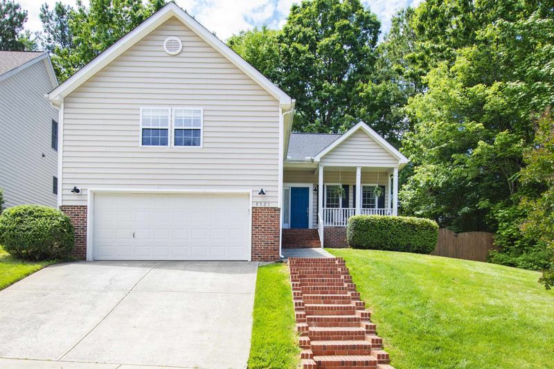 8521 Erinsbrook Dr, Raleigh, NC 27617